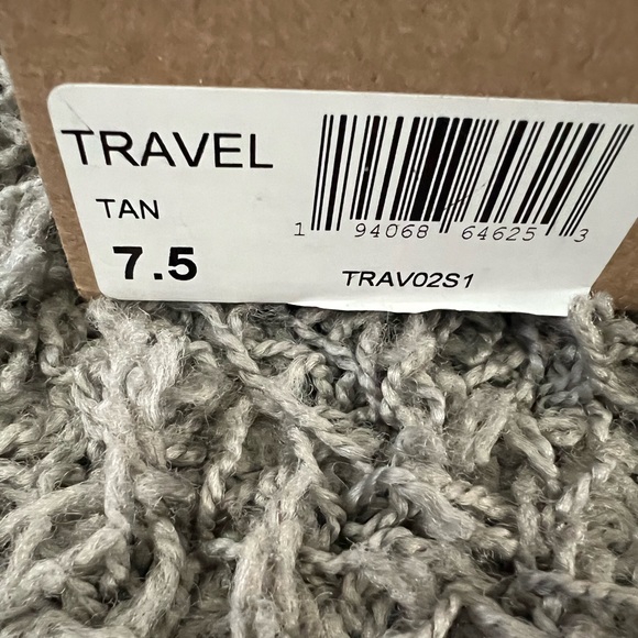 Woman’s Steve Madden strappy sandal - Picture 2 of 2